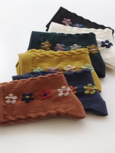 ญี่ปุ่น Retro ดอกไม้กลางลูกวัวถุงเท้าผู้หญิงผ้าฝ้าย Loira เจ้าหญิงถุงเท้าเกาหลีสไตล์ถุงเท้ายาว Moisture Wicking