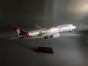 1/130 Scale Aircraft Hawaiian B787 Airlines 43cm Model airplanes diecast Resin Toy planes with Landing Gear Wheels Light