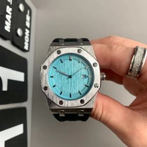 นาฬิกาข้อมือชาย ทรงสี่เหลี่ยม สายโลหะ สายนาฬิกาควอตซ์ สไตล์เรียบง่าย เวอร์ชั่นสแตนเลสสีเงิน พร้อมปฏิทิน