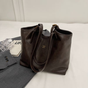 กระเป๋าสะพายไหล่หนัง PU ทรงสี่เหลี่ยมอเนกประสงค์ขนาดใหญ่สำหรับผู้หญิง กระเป๋าสะพายข้างสไตล์เกาหลี กระเป๋าสัมผัสไฮเอนด์แบบลำลองสำหรับฤดูใบไม้ร่วงและฤดูหนาว