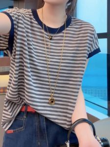 เสื้อยืดคอกลมแขนสั้นผ้าฝ้ายแท้ลายทางทรงหลวมสไตล์เกาหลีสำหรับฤดูร้อนปี 2024 เสื้อผ้าทำงานลำลองแบบสวมหัว