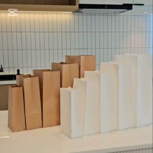 ถุงกระดาษสีขาว หนา70G แพ็คละ50ใบ ขยายข้าง ก้นตั้งได้ ใส่ของ ใส่ขนม