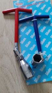 WINTON บล็อกหัวเทียน ตัว T แบบข้ออ่อน ขนาด 16 มม. 21 มม.