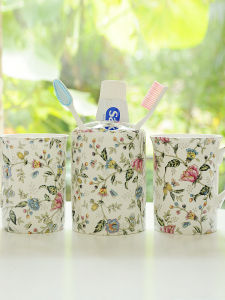 Bone China เซรามิคผู้ถือแปรงสีฟันชุดคู่บ้านจับคู่อุปกรณ์ห้องน้ํา Creative ยุโรปสไตล์ทันตกรรมถ้วย
