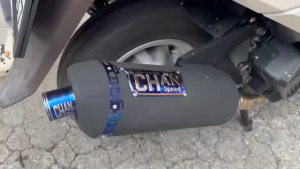 ท่อผ่า(ดัง/หมก มอก.)รุ่น LEAD 125 Chan (จิ๊งหรีด) speed ตราธง ปลายเดิมพร้อม คอเลส ไล่เชื่อมสปริง 25-28-32มิล จุกปลายท่อเลส นอก40มิล จุกใน32มิล