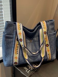 Large Capacity Canvas Tote Bag Womens Commuter Handbag School Class Versatile Single Shoulder Bag Korean Style Soft Handbag