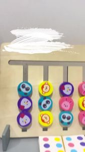 Mainan Puzzle Mencocokkan Warna / Sorting Color Logic Of Thinking / Mainan Edukasi Anak Papan Cocok Warna Bulatan Kecil / Four Colors Logic Game