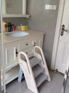 Bathroom Stool Toddler Standing Tower Hand Wash Child Step Stool For Kids Child Wash Foot Stool Childrens Washstand Step Stool Foldable 踩脚凳小凳子