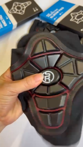 Bảo hộ chân tay cao su non Saro pro cho bé chơi các môn thể thao