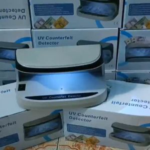 Đèn soi tiền giả đèn soi giấy tờ cà vẹt bằng lái vé số. tem nhỏ gọn dễ mang đi sạc pin tiện dụng