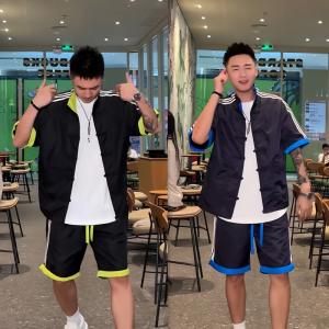 Summer New Mens Trend Sport National Style Buckle Three Bars Weaving Belt Casual Set Short Sleeve Shorts Two Pieces Set