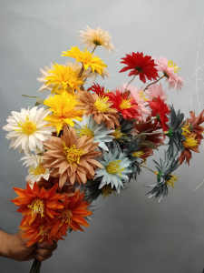 Five-Headed Small Wild Daisy Artificial Flowers for Wedding Decoration Table Decor Realistic Silk Flowers Country Style