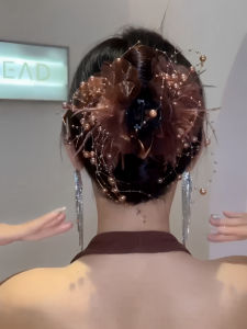 Elegant Peony Tassel Hair Clip Womens New 2024 Fluffy Hair Accessory Shark Bite Hair Gripper Stylish Hair Decoration