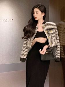 Black White Contrast Color Slant Stripes Short Thickened Knitted Cardigan Spring Autumn Design High Grade Fashion Lady Coat