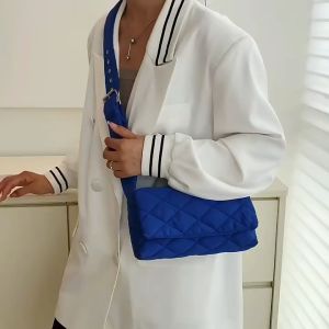 กระเป๋าใบเล็กแบบลำลองลาย สี่เหลี่ยมขนม พูดคุยกับผู้หญิง กระเป๋าสะพายไหล่สะพายข้างความจุข รุ่นใหม่ ปักลาย แฟชั่น