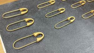 2/5pcs Heavy Duty Safety Pin Brooch Pin Brooches Metal Spring Lock Sewing Crafting Making for Clothes Hats Skirts Garments DIY J