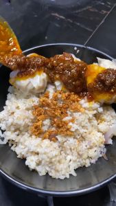 Golden L.A Kitchen Christmas Bundle: Sweet & Spicy Vinegar 350mL, Sweet Chili Garlic Oil 200g, Yema Spread 250g