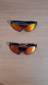 Kacamata Sepeda Gowes Rockbros 10135 Photocromic Full Frame\\n\\n Apa itu Kacamata Sepeda Stylish?\\n\\nKacamata sepeda desain stylish adalah kacamata yang dirancang khusus untuk pengendara sepeda, menawarkan gaya dan fungsionalitas yang unik. Mereka dirancang dengan mempertimbangkan kebutuhan pengendara sepeda untuk melindungi mata dari sinar matahari, debu, dan angin saat bersepeda. Kacamata sepeda stylish bukan hanya tentang penampilan, tetapi juga memberikan perlindungan maksimal.\\n\\n Fitur Utama Kacamata Sepeda Stylish\\n\\nBerikut ini adalah fitur utama kacamata sepeda stylish:\\n\\n- **Desain Stylish**: Kacamata sepeda stylish dirancang dengan gaya modern dan elegan, menjadikannya pilihan ideal bagi pengendara sepeda yang menginginkan tampilan menarik.\\n- **Perlindungan Mata**: Kacamata sepeda stylish dilengkapi dengan lensa yang dirancang untuk melindungi mata dari sinar matahari, debu, dan angin saat bersepeda.\\n- **Kenyamanan**: Kacamata sepeda stylish dirancang untuk memberikan kenyamanan maksimal saat dipakai, dengan desain yang pas dan ringan.\\n\\n Kelebihan Kacamata Sepeda Stylish\\n\\nBerikut ini adalah beberapa kelebihan kacamata sepeda stylish:\\n\\n- **Perlindungan Mata**: Kacamata sepeda stylish melindungi mata dari sinar matahari, debu, dan angin saat bersepeda, menjadikannya pilihan ideal bagi pengendara sepeda yang menginginkan perlindungan maksimal.\\n- **Kenyamanan**: Kacamata sepeda stylish dirancang untuk memberikan kenyamanan maksimal saat dipakai, dengan desain yang pas dan ringan.\\n- **Gaya**: Kacamata sepeda stylish memiliki gaya modern dan elegan, menjadikannya pilihan ideal bagi pengendara sepeda yang menginginkan tampilan menarik.\\n\\n Kacamata Photocromic Full Frame\\n\\nKacamata photocromic full frame adalah kacamata yang dirancang khusus untuk pengendara sepeda, dengan lensa yang dapat berubah warna sesuai dengan intensitas cahaya. Lensa ini akan otomatis berubah warna menjadi gelap ketika diterpa sinar matahari, dan kembali menjadi transparan ketika berada di tempat yang minim cahaya.\\n\\n Keuntungan Menggunakan Kacamata Photocromic Full Frame\\n\\nBerikut ini adalah beberapa keuntungan menggunakan kacamata photocromic full frame:\\n\\n- **Perlindungan Mata**: Kacamata photocromic full frame melindungi mata dari sinar matahari, debu, dan angin saat bersepeda, menjadikannya pilihan ideal bagi pengendara sepeda yang menginginkan perlindungan maksimal.\\n- **Kenyamanan**: Kacamata photocromic full frame dirancang untuk memberikan kenyamanan maksimal saat dipakai, dengan desain yang pas dan ringan.\\n- **Praktis**: Kacamata photocromic full frame praktis digunakan, karena lensanya dapat berubah warna sesuai dengan intensitas cahaya.\\n\\n Cara Kerja Kacamata Photocromic Full Frame\\n\\nLensa photocromic full frame bekerja dengan cara merespon perubahan intensitas cahaya. Ketika diterpa sinar matahari, lensa akan otomatis berubah warna menjadi gelap, dan kembali menjadi transparan ketika berada di tempat yang minim cahaya. Hal ini membuat kacamata photocromic full frame sangat praktis digunakan, karena tidak perlu membawa dua pasang kacamata.\\n\\n Kacamata Sepeda untuk Olahraga\\n\\nKacamata sepeda untuk olahraga adalah kacamata yang dirancang khusus untuk pengendara sepeda, dengan fokus pada kenyamanan dan perlindungan mata. Kacamata sepeda untuk olahraga dirancang dengan mempertimbangkan kebutuhan pengendara sepeda untuk melindungi mata dari sinar matahari, debu, dan angin saat bersepeda.\\n\\n Manfaat Menggunakan Kacamata Sepeda untuk Olahraga\\n\\nBerikut ini adalah beberapa manfaat menggunakan kacamata sepeda untuk olahraga:\\n\\n- **Perlindungan Mata**: Kacamata sepeda untuk olahraga melindungi mata dari sinar matahari, debu, dan angin saat bersepeda, menjadikannya pilihan ideal bagi pengendara sepeda yang menginginkan perlindungan maksimal.\\n- **Kenyamanan**: Kacamata sepeda untuk olahraga dirancang untuk memberikan kenyamanan maksimal saat dipakai, dengan desain yang pas dan ringan.\\n- **Fokus**: Kacamata sepeda untuk olahraga membantu pengendara sepeda untuk tetap fokus pada jalanan, sehingga dapat menghindari bahaya.\\n\\n Tips Memilih Kacamata Sepeda untuk Olahraga\\n\\nBerikut ini adalah beberapa tips memilih kacamata sepeda untuk olahraga:\\n\\n- **Perlindungan Mata**: Pilih kacamata sepeda untuk olahraga yang melindungi mata dari sinar matahari, debu, dan angin saat bersepeda.\\n- **Kenyamanan**: Pilih kacamata sepeda untuk olahraga yang dirancang untuk memberikan kenyamanan maksimal saat dipakai, dengan desain yang pas dan ringan.\\n- **Fokus**: Pilih kacamata sepeda untuk olahraga yang membantu pengendara sepeda untuk tetap fokus pada jalanan, sehingga dapat menghindari bahaya.\\n\\n Kacamata Sepeda Berkualitas Tinggi\\n\\nKacamata sepeda berkualitas tinggi adalah kacamata yang dirancang khusus untuk pengendara sepeda, dengan fokus pada kenyamanan, perlindungan mata, dan gaya. Kacamata sepeda berkualitas tinggi dirancang dengan mempertimbangkan kebutuhan pengendara sepeda untuk melindungi mata dari sinar matahari, debu, dan angin saat bersepeda.\\n\\n Kriteria Kacamata Sepeda Berkualitas Tinggi\\n\\nBerikut ini adalah beberapa kriteria kacamata sepeda berkualitas tinggi:\\n\\n- **Perlindungan Mata**: Kacamata sepeda berkualitas tinggi melindungi mata dari sinar matahari, debu, dan angin saat bersepeda, menjadikannya pilihan ideal bagi pengendara sepeda yang menginginkan perlindungan maksimal.\\n- **Kenyamanan**: Kacamata sepeda berkualitas tinggi dirancang untuk memberikan kenyamanan maksimal saat dipakai, dengan desain yang pas dan ringan.\\n- **Gaya**: Kacamata sepeda berkualitas tinggi memiliki gaya modern dan elegan, menjadikannya pilihan ideal bagi pengendara sepeda yang menginginkan tampilan menarik.\\n\\n Mengapa Memilih Kacamata Sepeda Berkualitas Tinggi\\n\\nBerikut ini adalah beberapa alasan mengapa Anda harus memilih kacamata sepeda berkualitas tinggi:\\n\\n- **Perlindungan Mata**: Kacamata sepeda berkualitas tinggi melindungi mata dari sinar matahari, debu, dan angin saat bersepeda, menjadikannya pilihan ideal bagi pengendara sepeda yang menginginkan perlindungan maksimal.\\n- **Kenyamanan**: Kacamata sepeda berkualitas tinggi dirancang untuk memberikan kenyamanan maksimal saat dipakai, dengan desain yang pas dan ringan.\\n- **Gaya**: Kacamata sepeda berkualitas tinggi memiliki gaya modern dan elegan, menjadikannya pilihan ideal bagi pengendara sepeda yang menginginkan tampilan menarik.\\n\\n Kacamata Sepeda Gowes Rockbros\\n\\nKacamata sepeda gowes Rockbros adalah kacamata yang dirancang khusus untuk pengendara sepeda, dengan fokus pada kenyamanan, perlindungan mata, dan gaya. Kacamata sepeda gowes Rockbros dirancang dengan mempertimbangkan kebutuhan pengendara sepeda untuk melindungi mata dari sinar matahari, debu, dan angin saat bersepeda.\\n\\n Kelebihan Kacamata Sepeda Gowes Rockbros\\n\\n