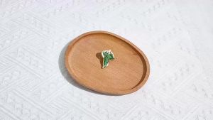 Bandai | Elven Leaf Brooch Enamel Pin - Decorative Lapel Accessory for Backpacks Ideal Gift for Friends Inspired by Leaves of Lórien