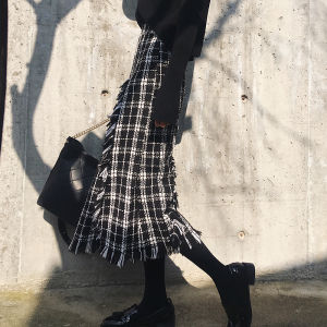 Retro Plaid Tassel Woolen Mini Skirt Womens New 2023 Autumn Winter High Waist Slim A-Line Midi Dandelion Skirt