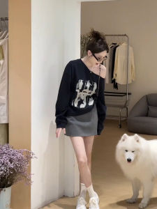 เสื้อสเวตเตอร์คอกลมแขนยาวทรงหลวมสีดำสำหรับผู้หญิงในช่วงต้นฤดูใบไม้ร่วง สไตล์เกาหลี สวมใส่สบาย ลำลอง แฟชั่น