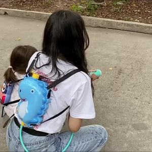 ปืนฉีดน้ำ ปืนฉีดน้ำของเล่นเด็กแบบเป้สะพายหลัง ระยะ6-8เมตร