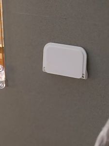 KAPEKANZ แบบพับได้ ติดผนัง ชั้นวางของพลาสติก ชั้นวางของรีโมทคอนโทรล ชั้นวางของโทรศัพท์มือถือ / ชั้นวางของในครัวเรือน ทนทาน ของใช้จิปาถะ /ห้องครัว ห้องน้ํา พับแผ่น อุปกรณ์ติดผนัง ไม่ต้องเจาะรู