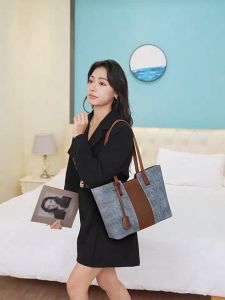SeaChoice กระเป๋าผู้หญิง NEW Womens Tote Bag กระเป๋าหนัง PU ซิป กระเป๋าสะพายไหล่ ใช้ทำงาน พักผ่อน ท่องเที่ยว