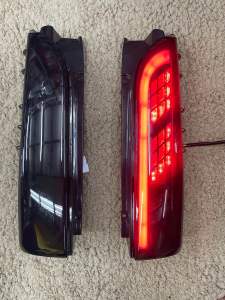 ไฟท้ายแต่ง รถตู้ โตโยต้าcommuter ลาย บาร์วาเลนติ ไฟเลี้ยววิ่ง โคม led ปี 2010 - 2018   hiace commuter TOYOTA COMMUTER HIACE 2010-2018