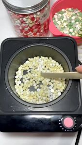 Sáp Wax Lông Hard Wax Beans 100g Kèm 1 Que Gỗ Cao Cấp Siêu Bám - Sáp Wax Nóng Lông Nách Lông Chân Bikini Siêu Sạch.