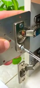 miếng sửa tủ inox dùng cho tủ mục tủ hỏng tặng kèm vít chất lượng hoàn tiền khi quý khách không hài lòng