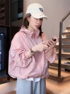 เสื้อแจ็คเก็ตกันแดดแบบมีฮู้ดสั้นหลวมๆ สำหรับผู้หญิง เสื้อแจ็คเก็ตกันลมบางๆ ฤดูใบไม้ผลิและฤดูใบไม้ร่วง สไตล์ลำลอง เสื้อคลุมกันหนาวแบบสวมหัว