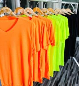 เสื้อคอวีแขนสั้น สีพื้น สดใส เหมาะกับอากาศร้อน ออกกำลังกาย ลำลอง