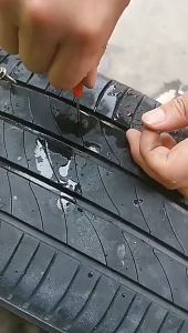【COD/Original】20PCS Tire Repair Rubber Nail Vacuum Tire Repair Rubber Screws (10S+10L+Screwdriver)