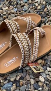 น่ารักมาก น้ำหนักเบา สไตล์มินิมอล แนววินเทจ รองเท้าแตะหญิง ของ osider สำหรับผู้ที่ชื่นชอบดีไซน์เรียบง่ายและสบายเท้า ตัวเลือกที่ดีสำหรับผู้ที่มองหารองเท้าที่มีความสบายและดีไซน์ที่สามารถเข้ากับสไตล์ต่าง ๆ ได้ สบาย  น้ำหนักเบา