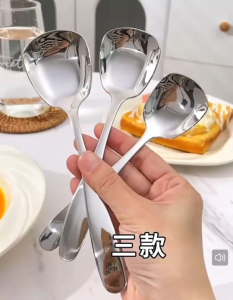 ช้อนซุป ช้อนสแตนเลส หัวเหลี่ยม หนาเงา ช้อนสแตนเลส  จับถนัดมือ ตัวช้อนหนาไม่บิดงอ เหมาะสำหรับใช้งานทุกมื้ออาหาร