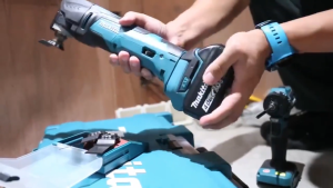 [การอนุญาตแบรนด์]MAKITA DTM52/50 เครื่องมืออเนกประสงค์ 18v แบบชาร์จ brushless งานไม้มัลติฟังก์ชั่ตัด บด และตัดแต่งเครื่อง มาพร้อมกับแบตเตอรี่ 2 ก้อน
