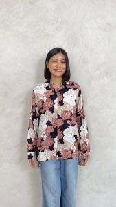 Ixora Jangmi Oversized Shirt - Kemeja Wanita Oversize Lengan Panjang Motif Abstrak