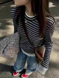 เสื้อยืดแขนยาวลายทางสไตล์เกาหลี ชุดชั้นในผู้หญิง เสื้อตัวบนแฟชั่นฤดูใบไม้ร่วง สไตล์เกาหลี ทรงเข้ารูป เสื้อผ้าทำงาน