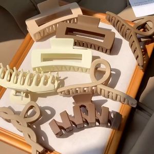 Klip Rambut🌸新款奶咖色系磨砂抓夹 Gold Hair Clip 简约发抓后脑勺鲨鱼夹大号夹 /抓夹/发夹/鲨鱼夹/ Hair Claw