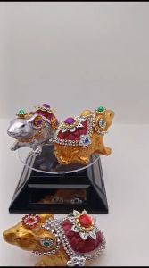 หนูมุสิกะคู่ ถวายพระพิฆเนศ  หนูผู้นำสารถึงพระพิฆเนศ มีขนาดเล็กและกลาง งานเรซิ่นเลือบสี ติดเครื่องประดับ