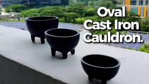 SI Oval Cast Iron Cauldron Burner for Incense and Resins Burning - Perfect for Sage, Smudge Sticks, Incense Sticks, Cones and Charcoal Burning Resins - Origin India