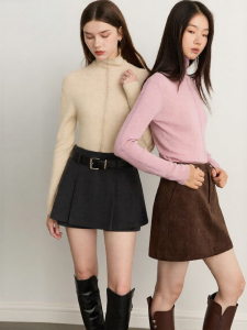 D-PLAY | Elegant Bejeweled White Knit Top