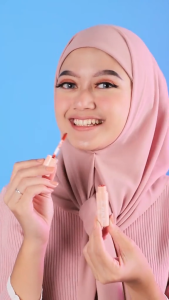 LIP TINT GEL SR12 MELEMBABKAN DAN MERAWAT BIBIR KERING DAN PECAH-PECAH