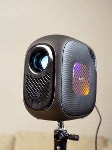 Havit Theia PJ215 PRO-EU: A Smart & Portable Black & White Projector