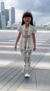 Kebaya Anak Aruna Atasan Pendek Rok Panjang oleh Kata Kids
