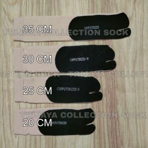 Kaos Kaki Jempol Wanita Krem Polos Tapak Hitam Bahan Nilon