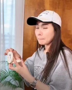 Y8 แป้งสกินแคร์พาวเดอร์ แป้งอัลตร้าพาวเดอร์ ปกปิดเนื้อชิมเมอร์ 3 เฉดสี