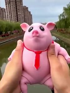 เล่นบีบอัด ผ้าพันคอ รูปหมูจําลอง แบบนิ่ม สีแดง เสริมการเรียนรู้ สําหรับเด็ก บีบของเล่น ตูกตาซิลิโคนยาง Gucci