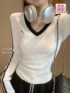 เสื้อยืดคอกลมแขนยาวลายทางสำหรับผู้หญิง ฤดูใบไม้ผลิ 2025 เสื้อชั้นในทรงเข้ารูป ทรงเข้ารูป แขนยาว คอกลม ลายทาง แฟชั่น